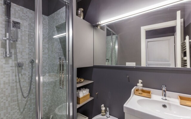Into Apartments - Studio Somis