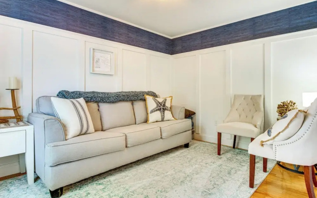 Downtown Ogunquit Home: 1 Mi to Beach!