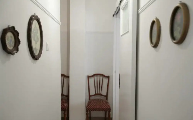 Comfy & Tasteful Central Apt • 1' to Metro Station