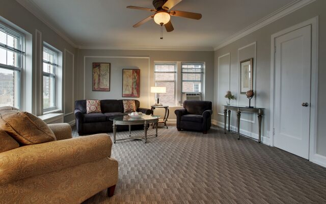 The Knickerbocker on the Lake