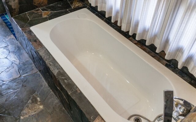 NIDA Rooms Tha Pae 2 Golden Gate