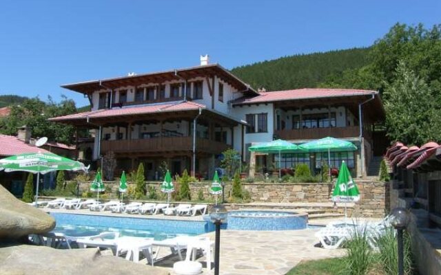 Kostadinovi Kashti Complex