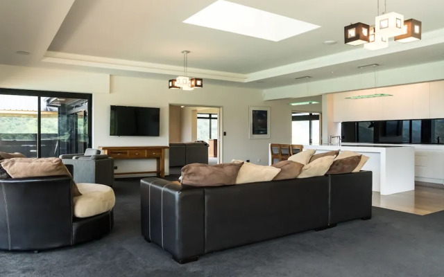 Luxury Villa 5 Bedrooms