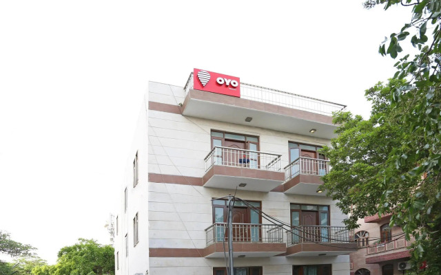 OYO Flagship 477 HUDA City Centre