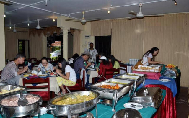 Hotel Randiya