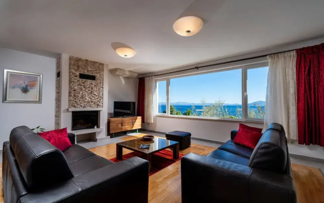 Luxury Villa Stairway to Heaven with Pool