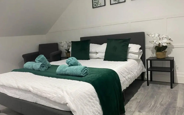 2 Bed Flat - Sleeps 6 - Parking - Wifi