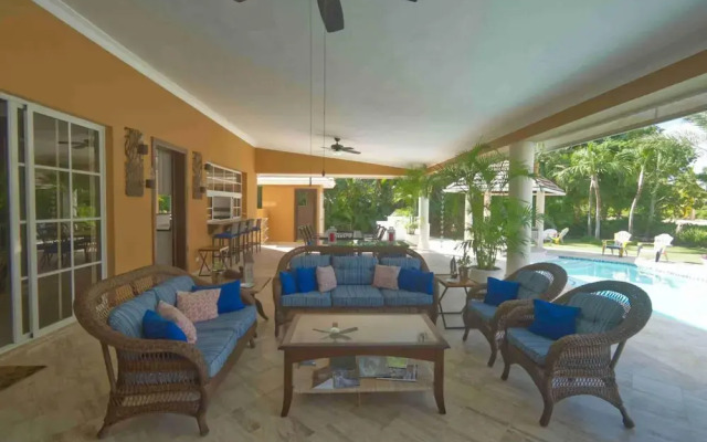 Large Golf View Villa With Pool Jacuzzi and Staff