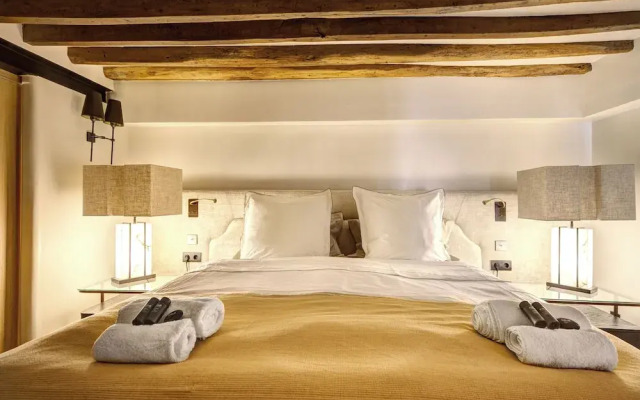 Champs Elysees AC Luxe with Terrace