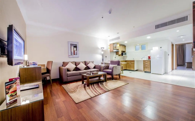 Golden Tulip Suites Breida Al Q
