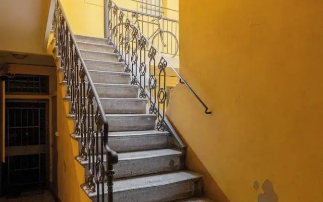 Modern Apartment with Mezzanine