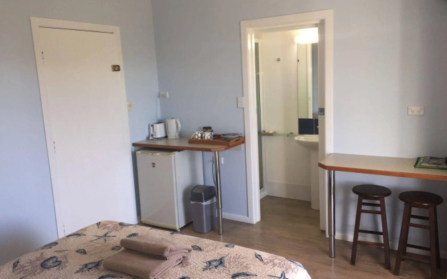 Cardwell Beachfront Motel