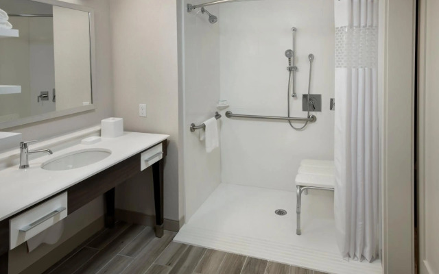 Hampton Inn Boston - Logan Airport