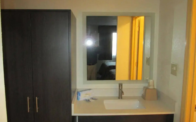 Motel 6 Charlotte, NC - Northlake