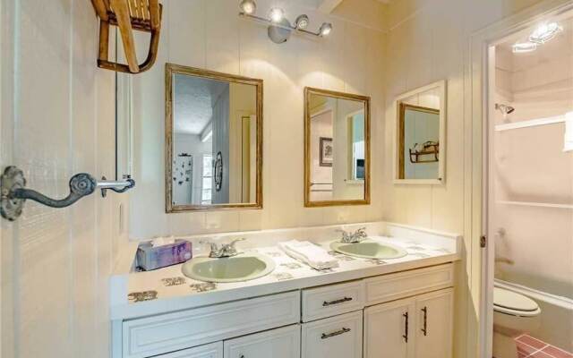 Lego House - Three Bedroom Cabin