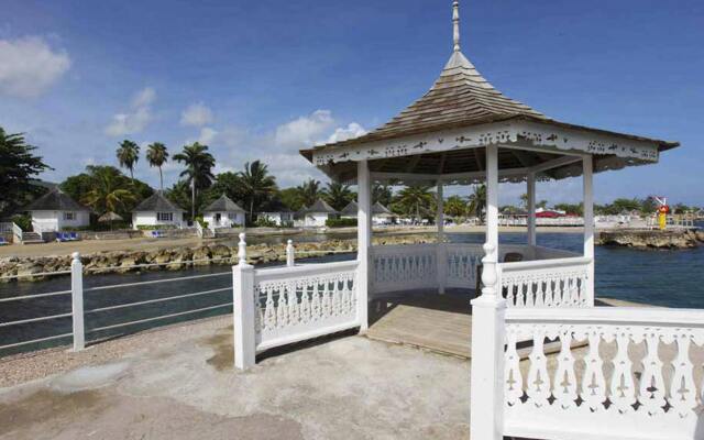 Decameron Club Caribbean Runaway Bay, Ramada All-Inclusive Resort