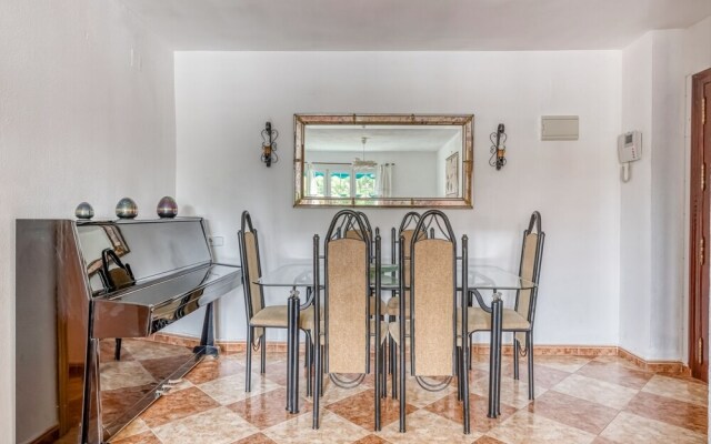 Elegant Holiday Home in Málaga near Sea