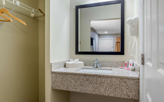 Econo Lodge Freeport - Brunswick Area