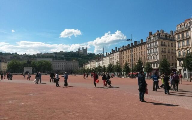 DIFY Authentique - Place des Jacobins