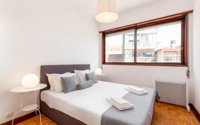 Feel Porto Stylish Flat V