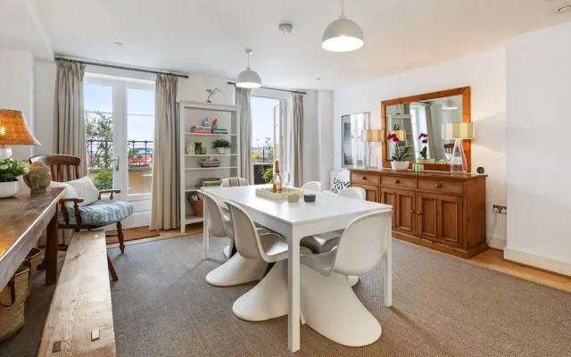 Nash House - Seafront With Parking Close to Town