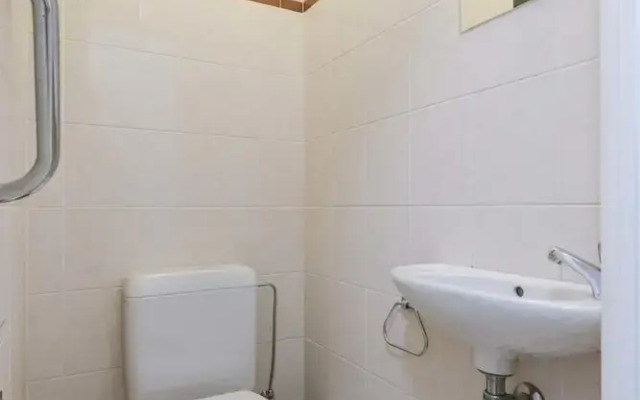 Characterful Apartment With Lateral sea View