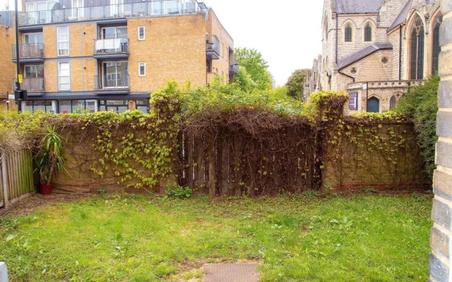 Large Shoreditch, Hoxton 3-bed Garden Flat