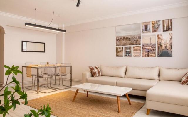 Gorgeous Flat With Balcony in Izmir Konak