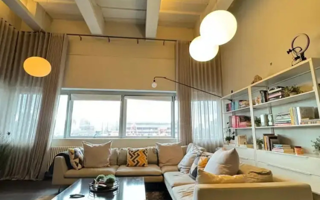 Industrial-chic 1BD Loft by the River Fulham!
