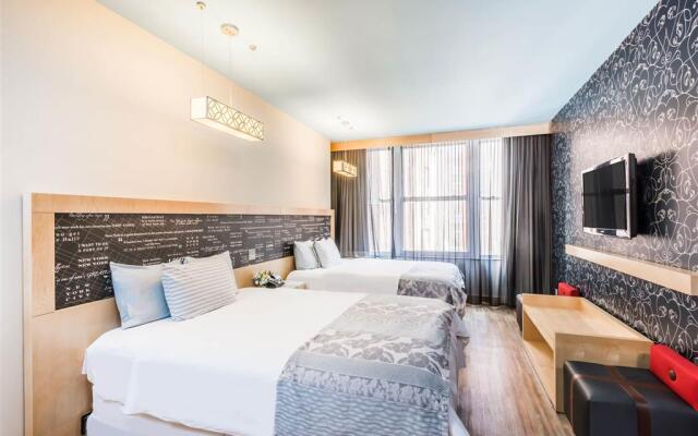 Tryp By Wyndham Times Square South