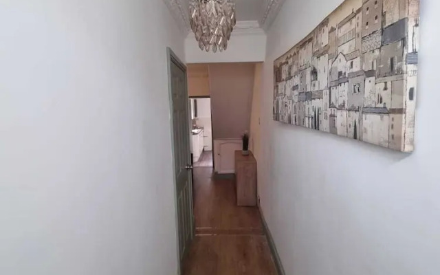 Elegant 4-bed House in Dartford