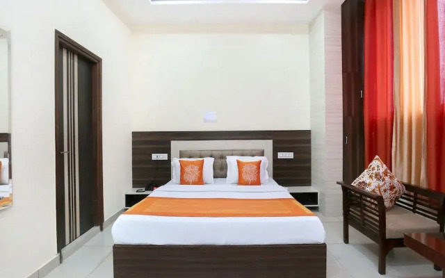 OYO 16443 Hotel Jb