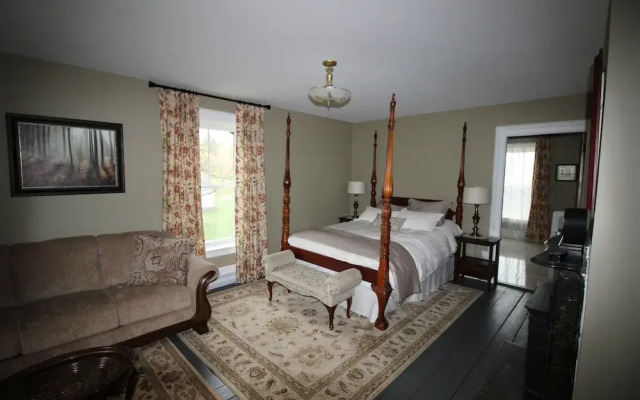 Maplehurst Manor B&B