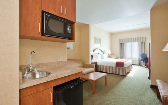 Holiday Inn Exp Suites Hazleton I-80