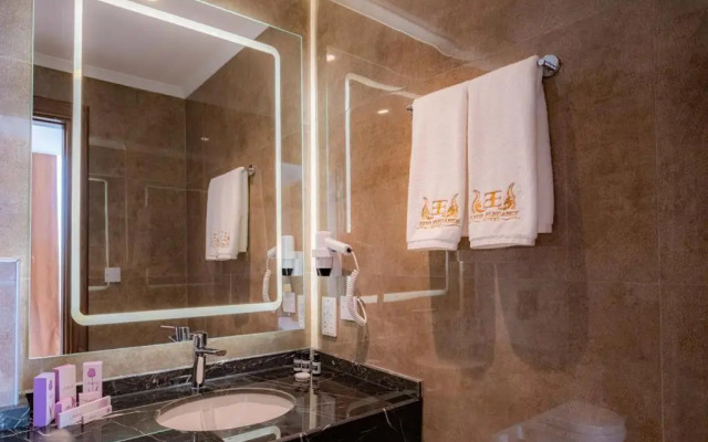 Ekor Elegance Hotel