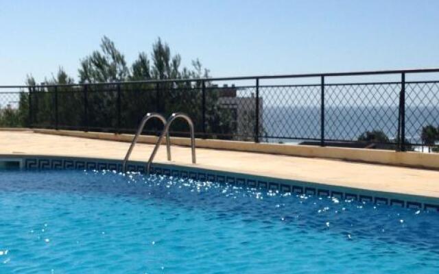 Atlantic Ocean & Pool Apartment