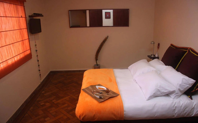 6 Suites Hotel