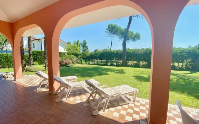 Garden Retreat by the sea on Albarella