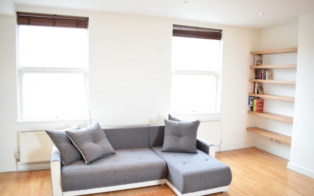 Sunny & Spacious 2 Bed Flat in North West London