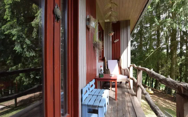 Lively Holiday Home With Garden, Barbecue, Garden Furniture