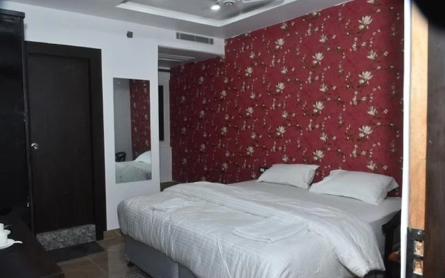 Red Carpet Hotel And Banquets