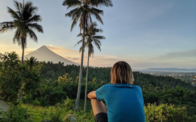 Dream-Big Eco Hostel