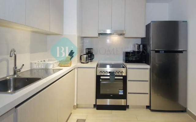 Stunning canal view apartment Yas island