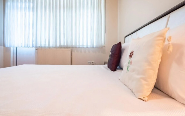 Bright and Central Flat in Kadikoy With Balcony