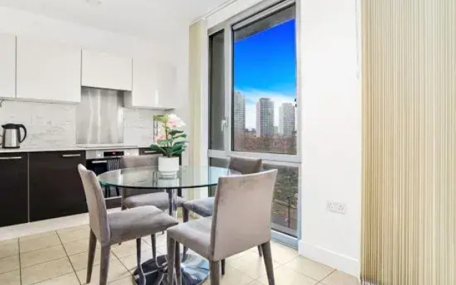 Charming 2 Bedroom Flat in Bromley By Bow
