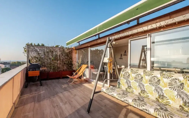 Sleek Flat Near Public Transportation in Maltepe