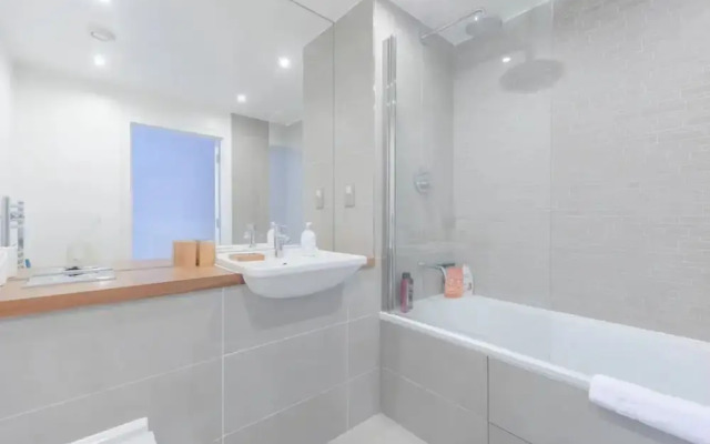 Vibrant 1BD Flat w/ Private Balcony, Camberwell!