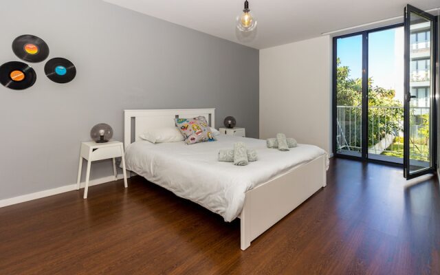 Guest H4U Bonjardim Pop Art City Center