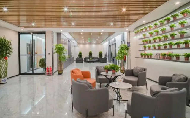 Runfan Hotel (Beijing Guanzhuang Metro Station)