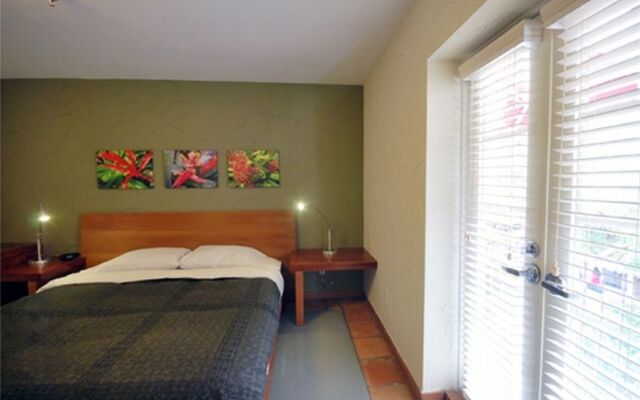 Espanola Way Suites